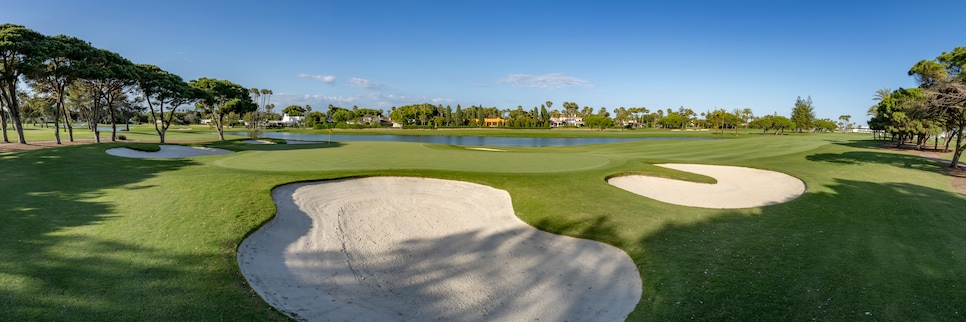 /content/dam/images/golfdigest/fullset/course-photos-for-places-to-play/sotogrande spain 1 .jpg